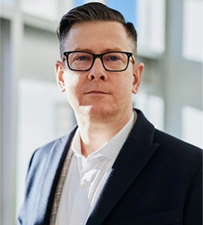 Professioneel portret van James Jax Richardson, voormalig esports-professional en mentale coach bij The Brain Game